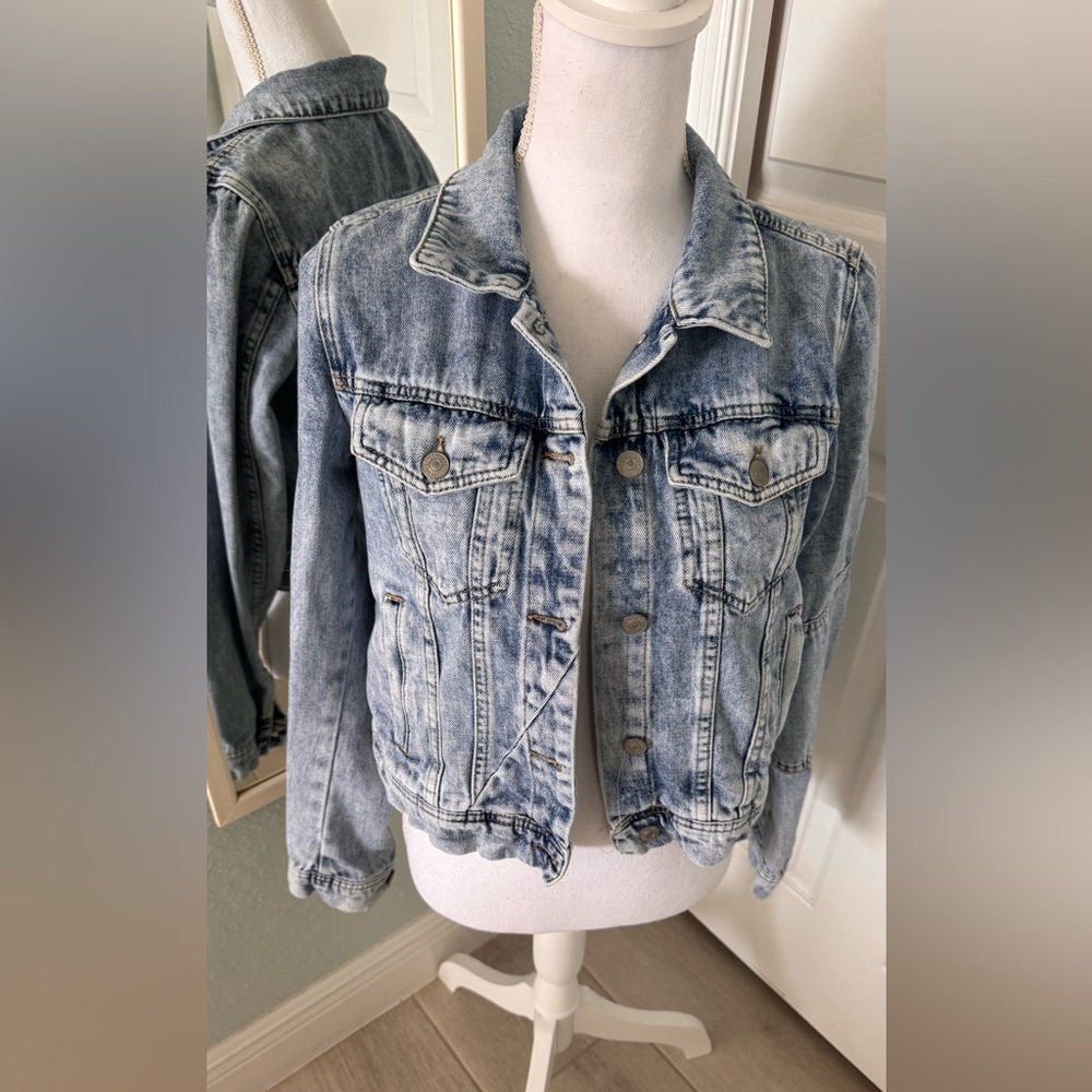Free People Rumors Denim Jacket Women’s Small Distressed Acid Wash Trucker